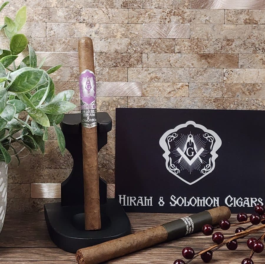 Hiram And Solomon Travelig Man Lancero