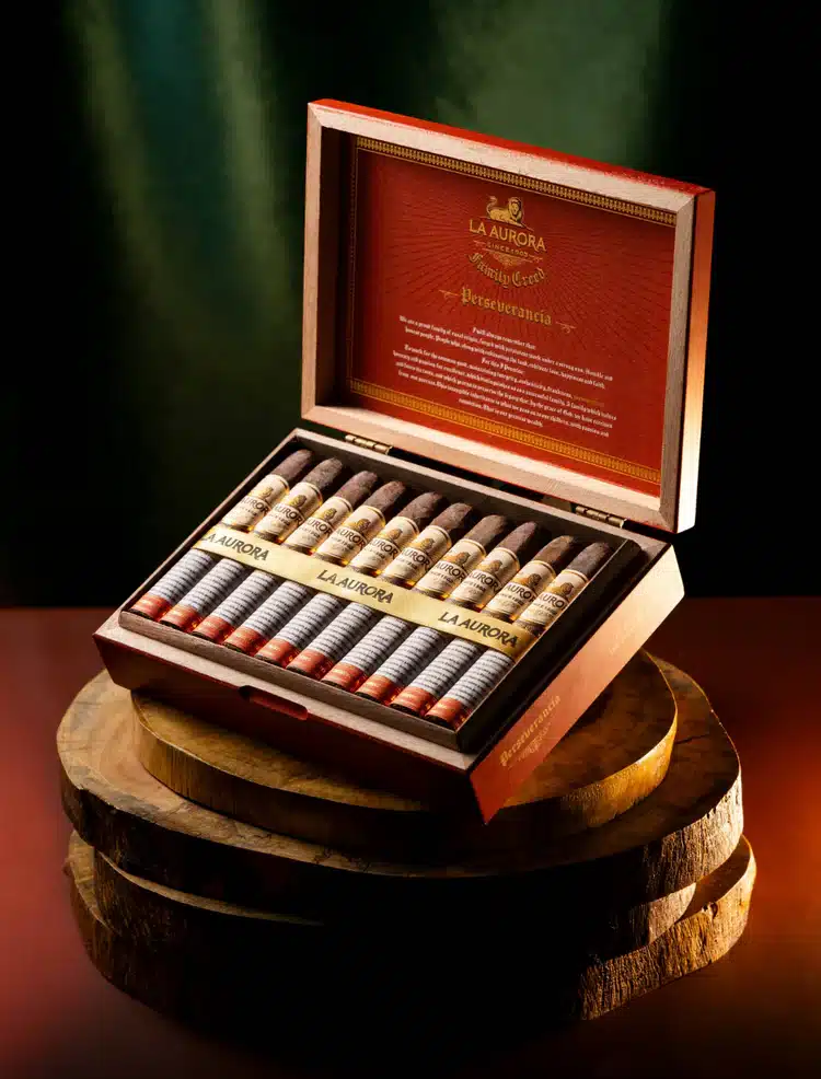 La Aurora Family Creed Series Perseverancia Box Open Left 1080 1420