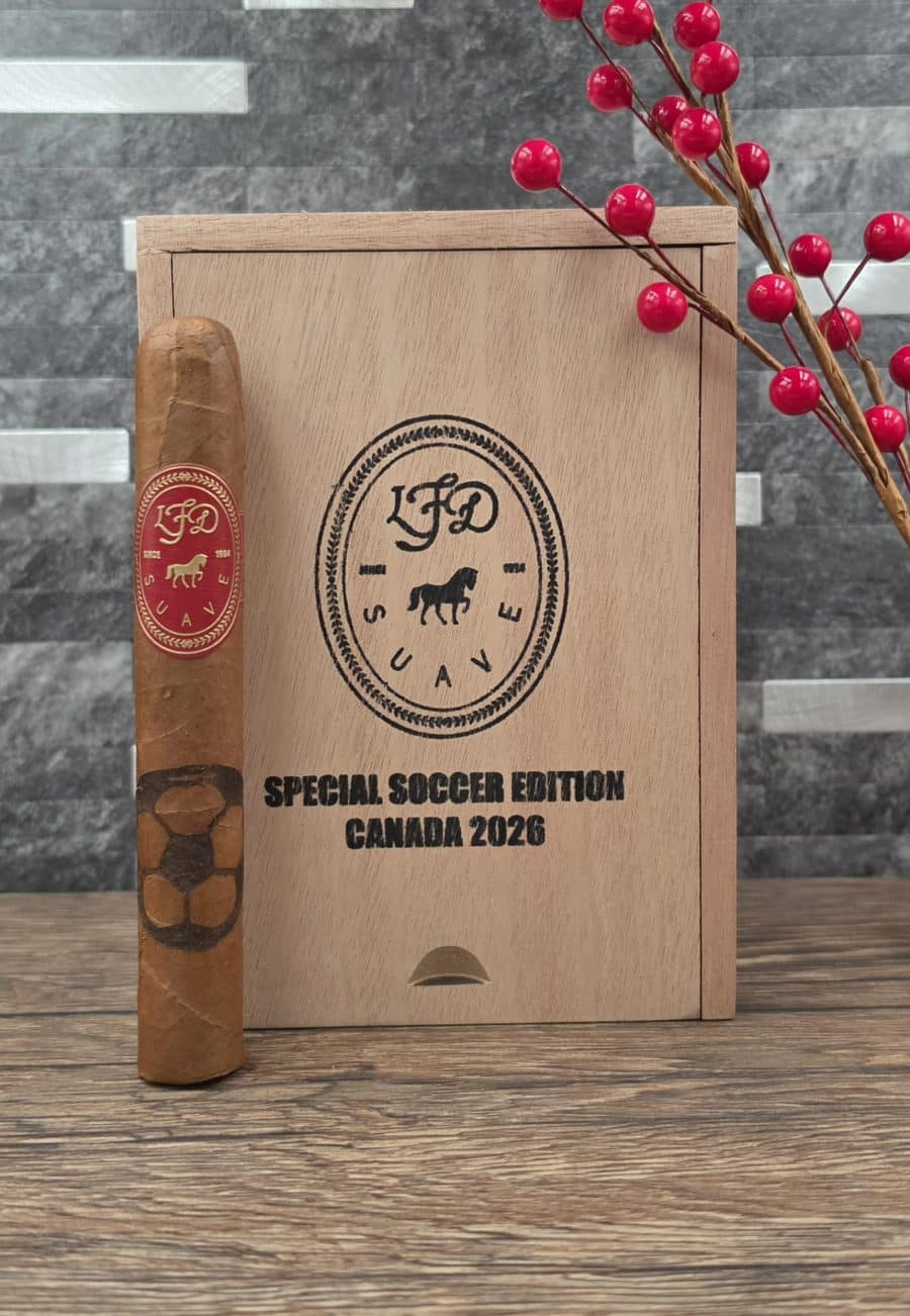 La Flor Dominicana (lfd) Suave Maximo Special Soccer Edition Toro